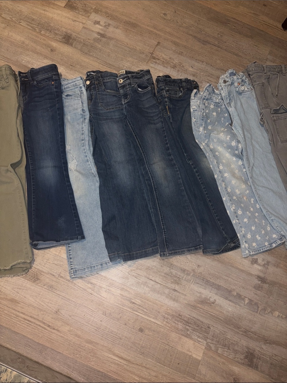 9 Mixed Girls Jeans Bundle in Various Blues, Gray & Green Size 8 Flare & WLegs